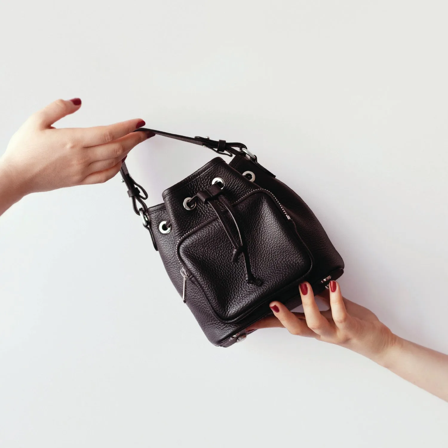 Le Poche Bucket Bag - Black