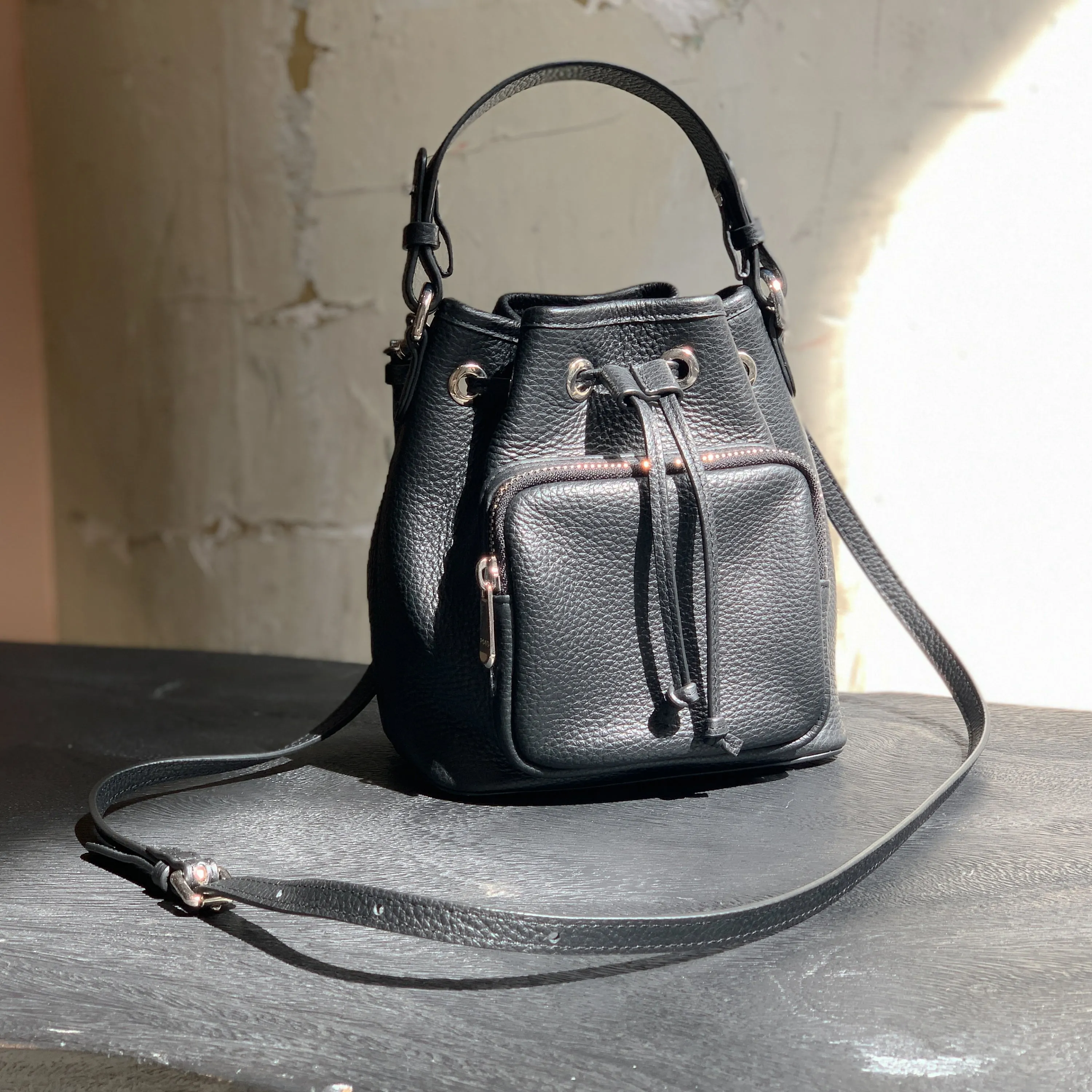 Le Poche Bucket Bag - Black