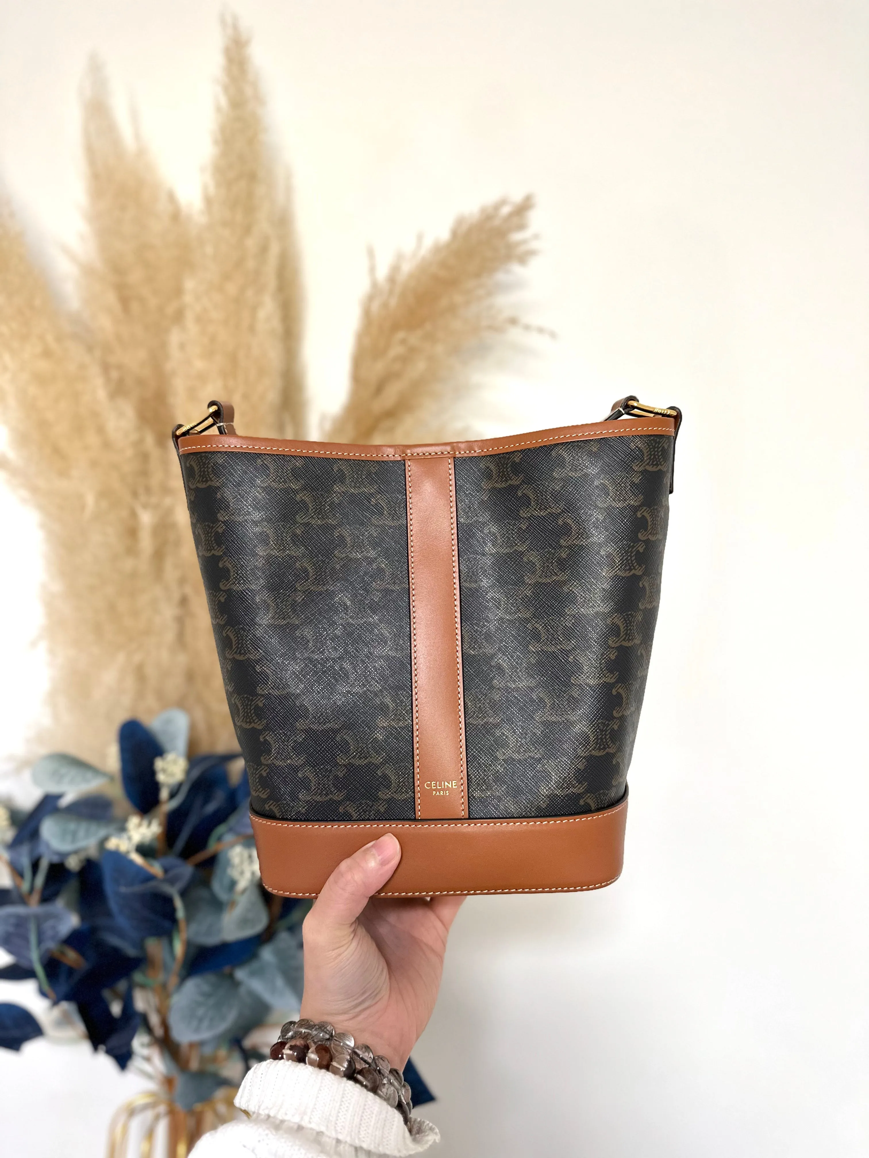 SMALL BUCKET IN TRIOMPHE CANVAS AND CALFSKIN